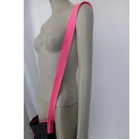 NWOT - Victoria's Secret Sport Gym Duffle Bag - Picture 8 of 11